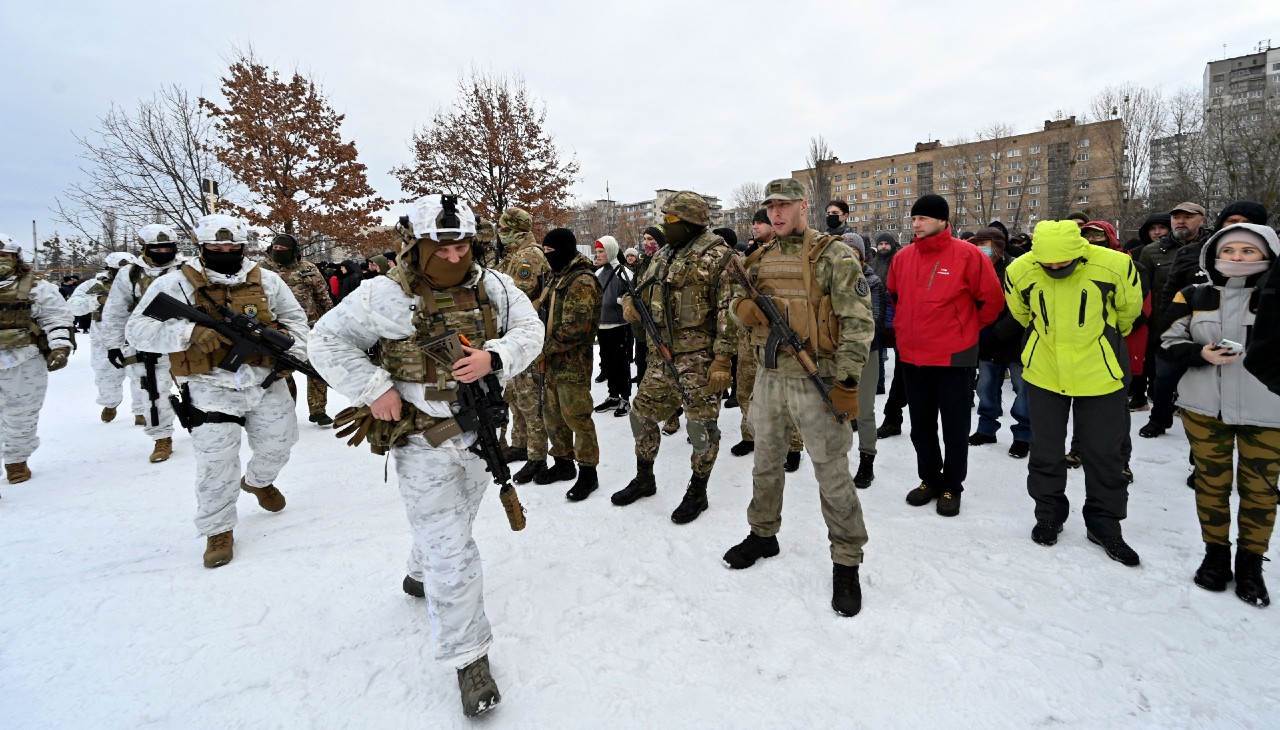 While diplomatic efforts are taking place, the Unites States and Russia are preparing for a possible military conflict. Photo: Getty Images