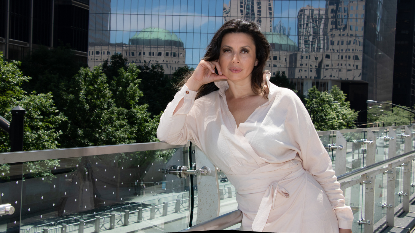 Based in New York, the journalist is the author of 'Caught in the Storm of War: Memoirs of a War Reporter.' Courtesy: Adriana Aristizábal / ivoice.agency