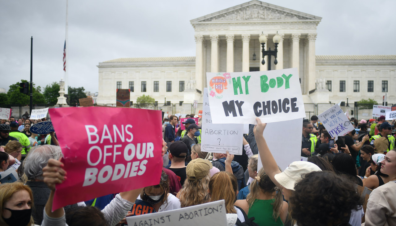 Una multitud se reunió en Washington D.C. y en al menos 380 lugares diferentes de Estados Unidos para exigir el derecho al aborto y otras cosas. Foto: Astrid Riecken para The Washington Post vía Getty Images