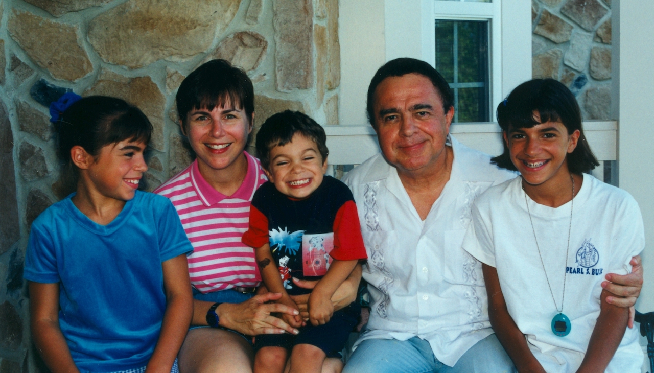 Diego Castellanos y su familia alrededor de 1997. Foto: Archivos de AL DÍA.