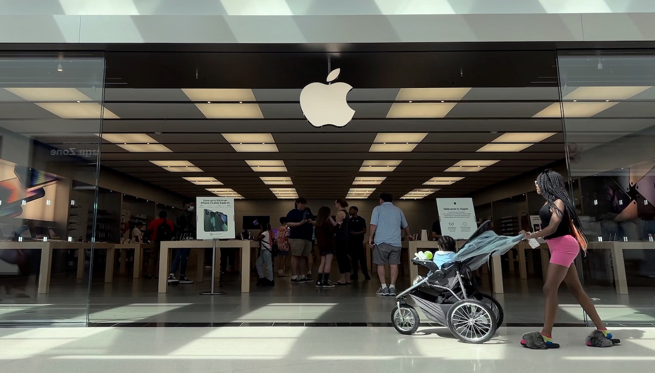 The Apple store in Towson, Maryland is the first in the U.S. to successfully vote for unionization. Photo: Chip Somodevilla/Getty Images.