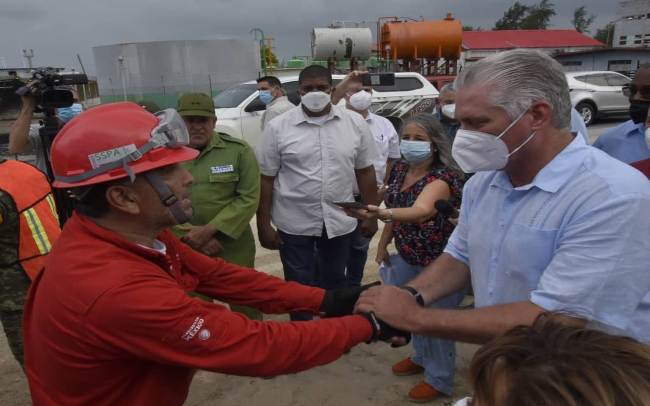 The president of Cuba shared images on his twitter account praising the work of his people and thanking Mexico and Venezuela for their help. Twitter Díaz Canel.