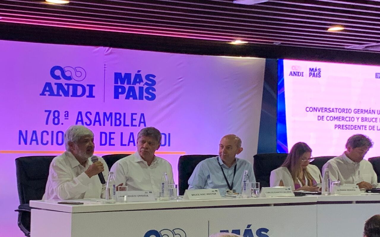 Del 10 al 12 de agosto se llevó a cabo el 7º. Congreso Empresarial Colombiano, gremios y empresarios se reunieron para conversar agendas y líneas de trabajo en industria, comercio equitativo y desarrollo empresarial. Twitter de Germán Umaña.