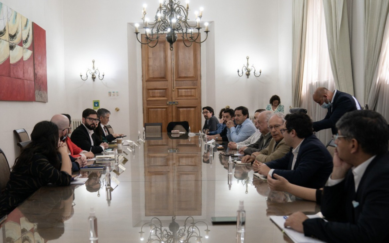Comité Político ampliado realizó evaluaciones del proceso democrático vivido el día de ayer con el presidente de Chile. Twitter de @gabrielboric. 