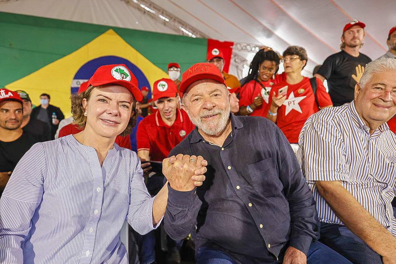 Lula da Silva para una eventual segunda vuelta recibe un 52% de intención de voto, lo que sería dos puntos por encima del anterior sondeo. Twitter de @ricardostuckert.