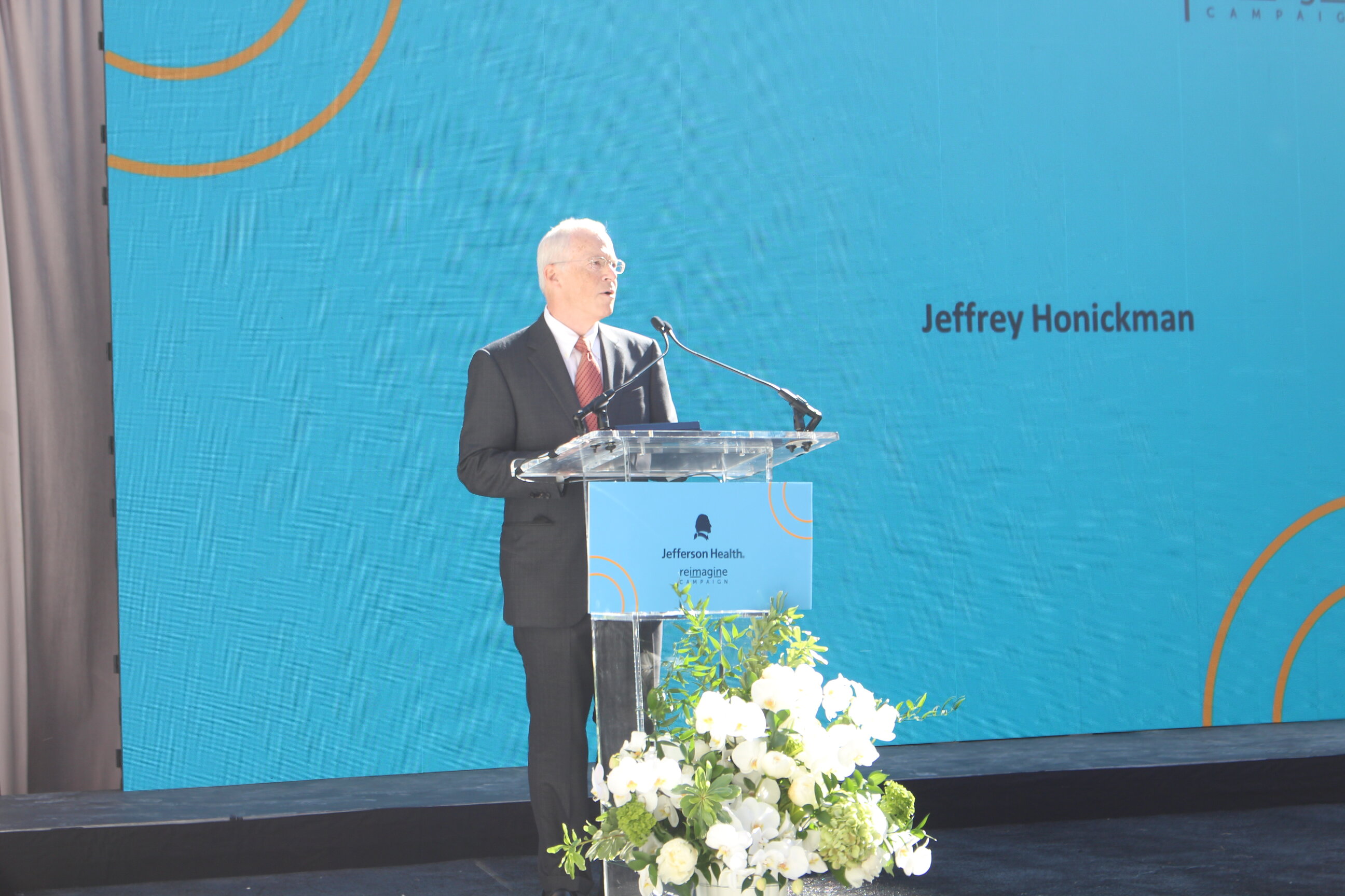 Jeffrey Honickman speaks after the announcement that Jefferson's new facility is in his family's name. Photo: Jensen Toussaint/AL DÍA News.