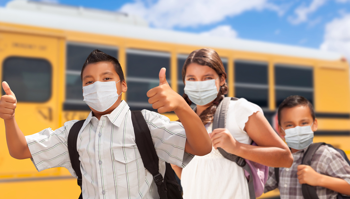 Niños y jóvenes regresan a la escuela con medidas de bioseguridad. Foto:  Depositphotos