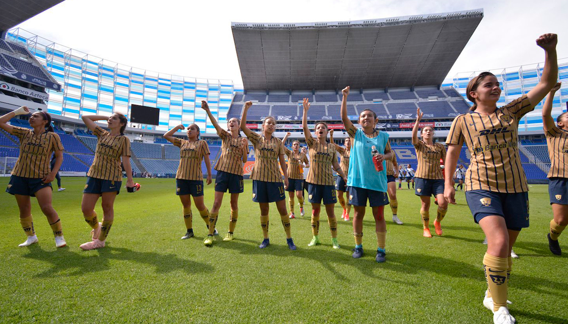 Players for Pumas during a Liga MX Femenil game. Photo: U.N.A.M. Press
