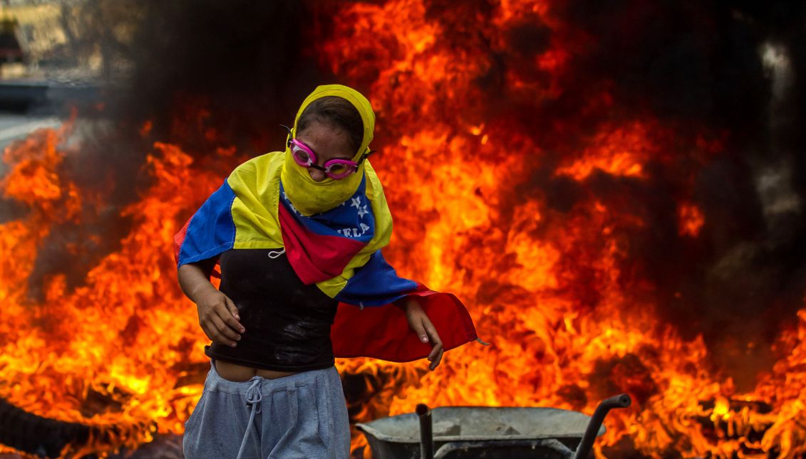 A woman is seen during a demonstration against the Venezuelan government in Caracas, Venezuela, Apr. 24, 2017. EFE/MIGUEL GUTIERREZ
