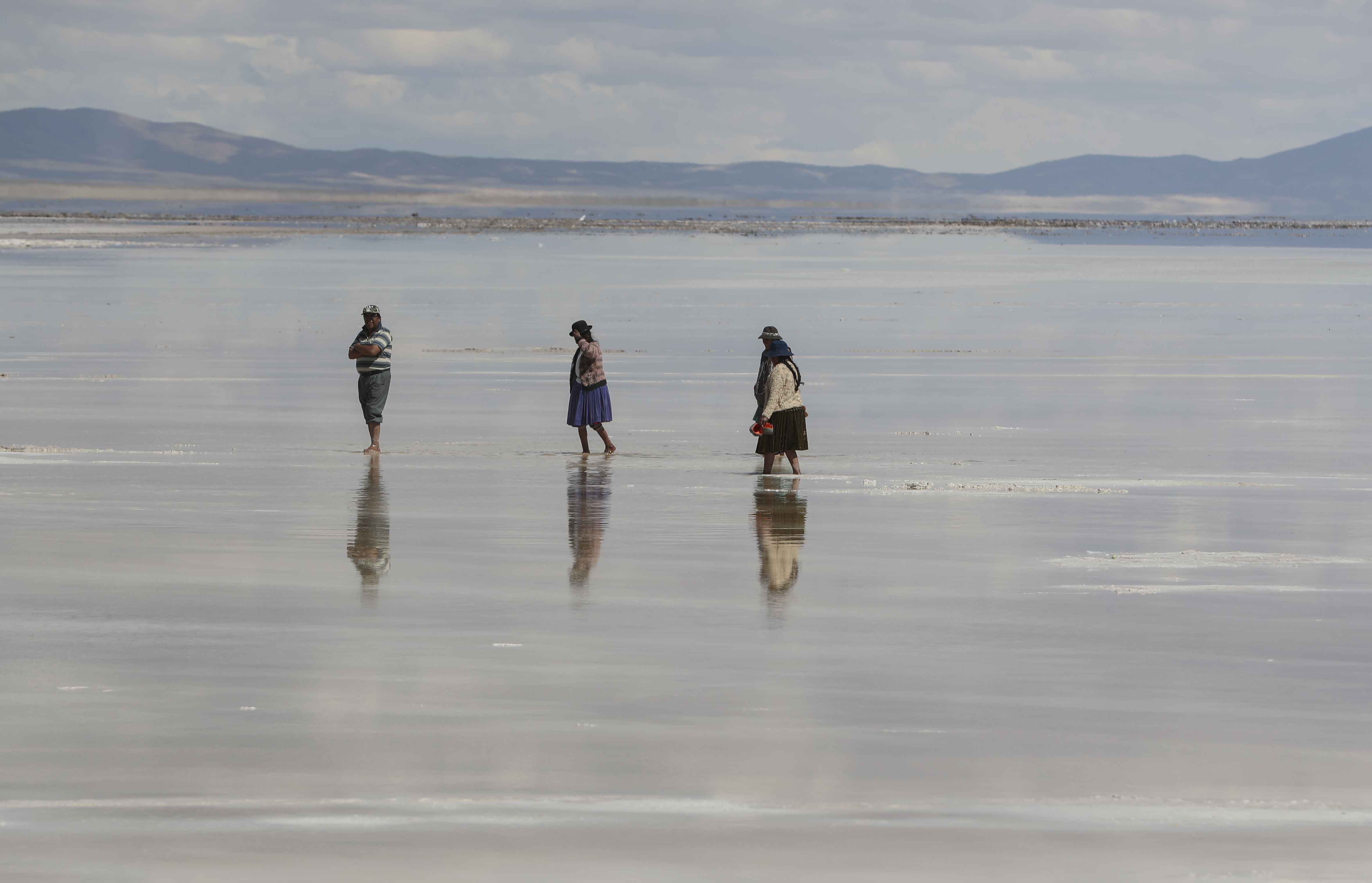 Tourists in the Uyuni Salt Flat, Bolivia in Jan 2018. 