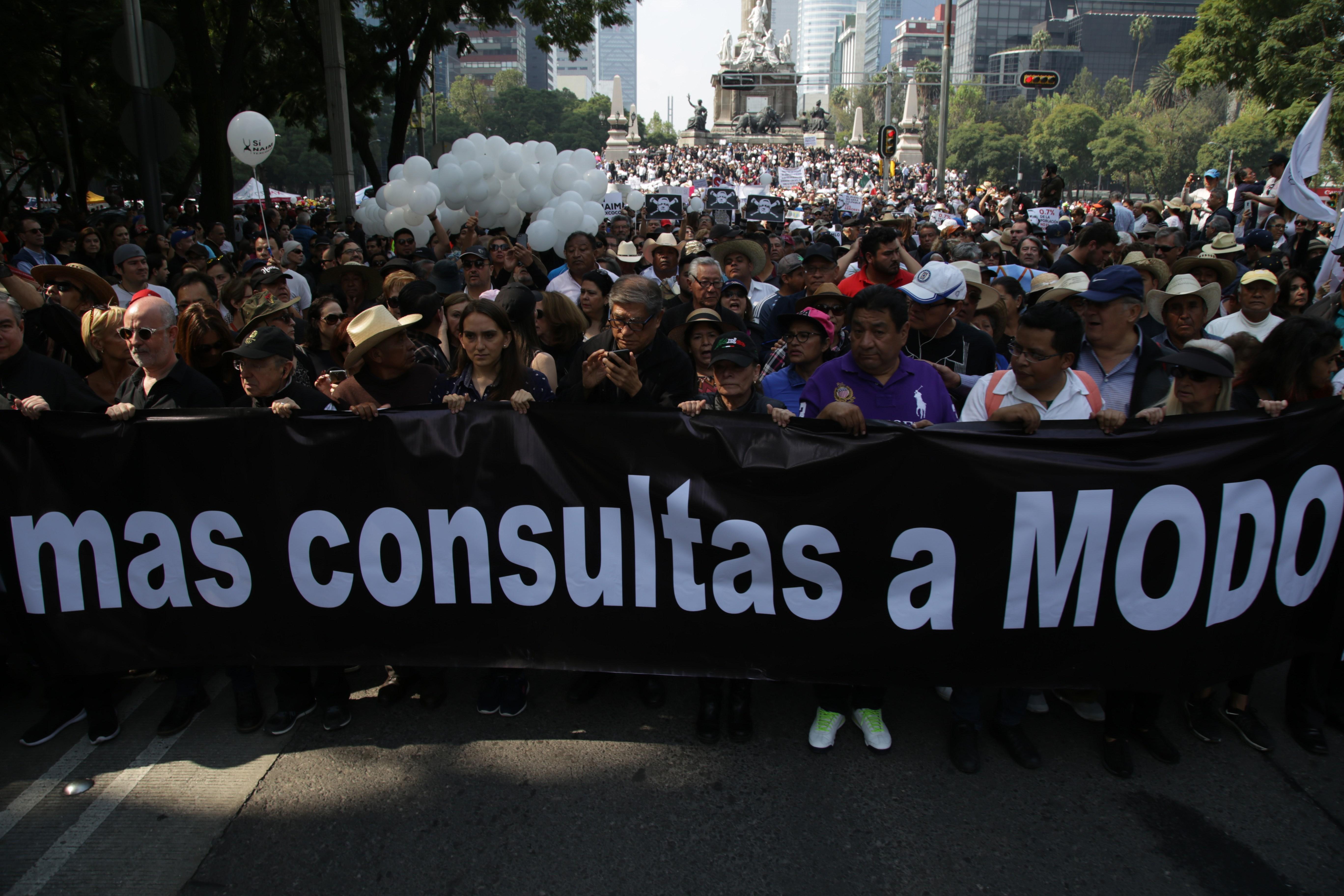 Hundreds of people demonstrated on Nov. 11, 2018, in Mexico City against President-elect Andrew Manuel Lopez Obrador's cancellation of the new Mexico City airport project. EFE-EPA/STR
