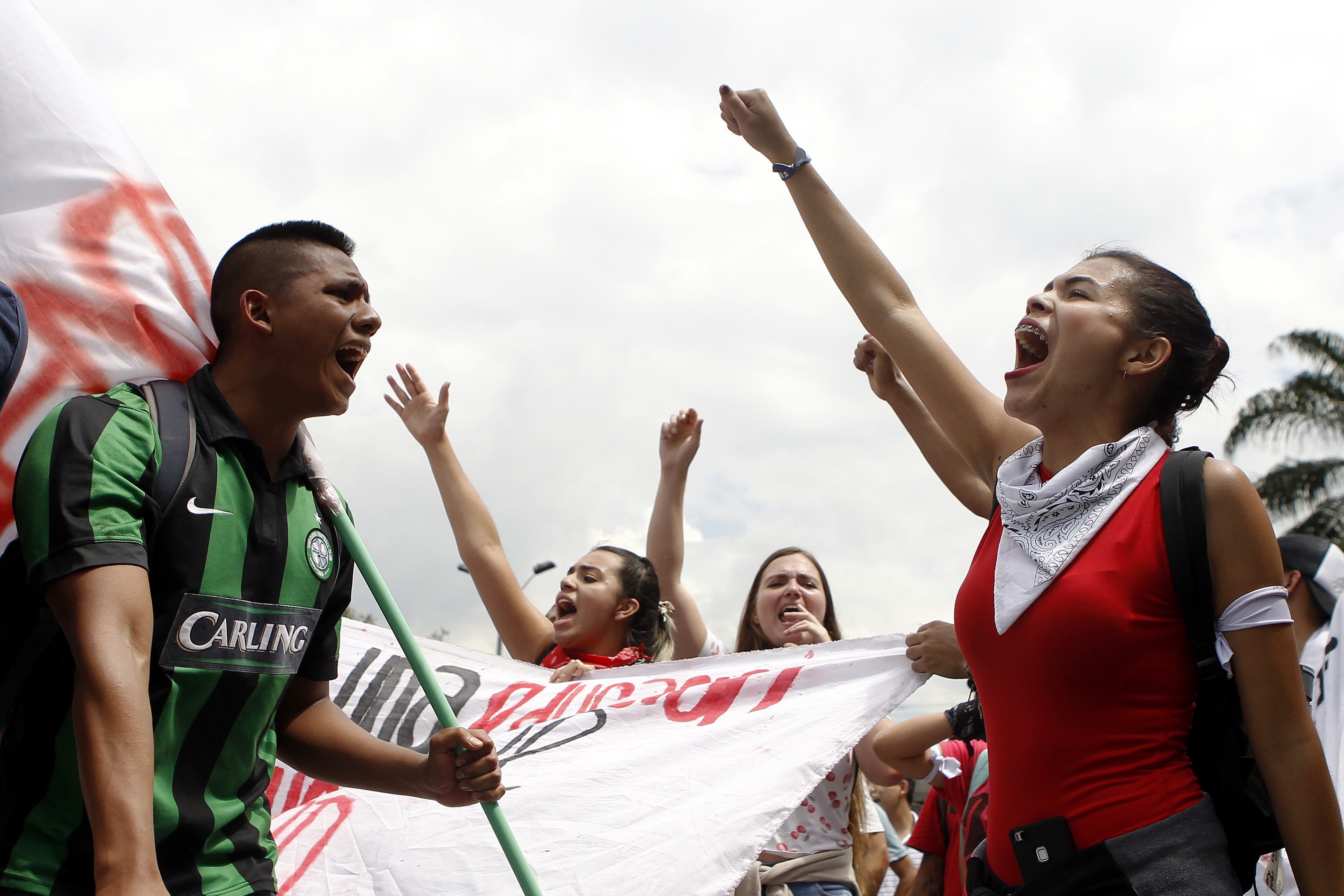 A group of people participate in a demonstration in Cali, Colombia, Nov. 15, 2018. EPA-EFE/Ernesto Guzman Jr
