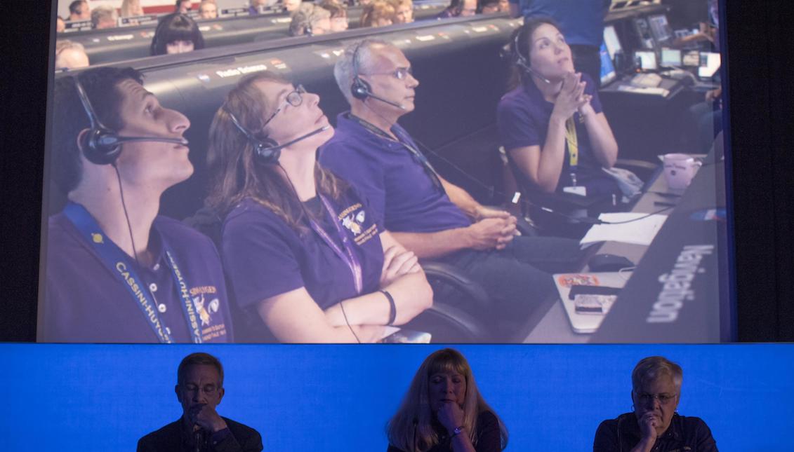 Earl Maize, Linda Spilker and Julie Webster, responsible for the Cassini spacecraft mission, see a video on the successful end of the probe mission in Pasadena, California (September 15, 2017). NASA / JOE KOWSKY