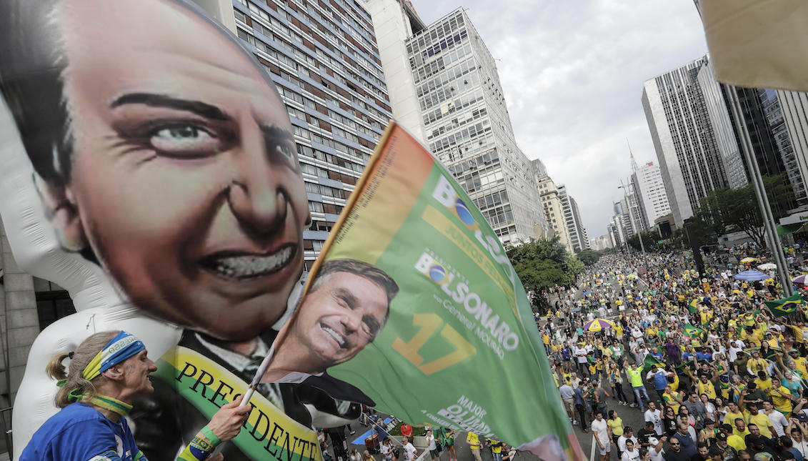 Supporters of presidential candidate Jair Bolsonaro of the Social Liberal Party (PSL) meet on Sunday, September 30, 2018 on Avenida Paulista in Sao Paulo (Brazil). Followers participated in an act of support for the far-right Bolsonaro, leader in the polls for the presidential elections in October in Brazil. EFE/Sebastião Moreira.