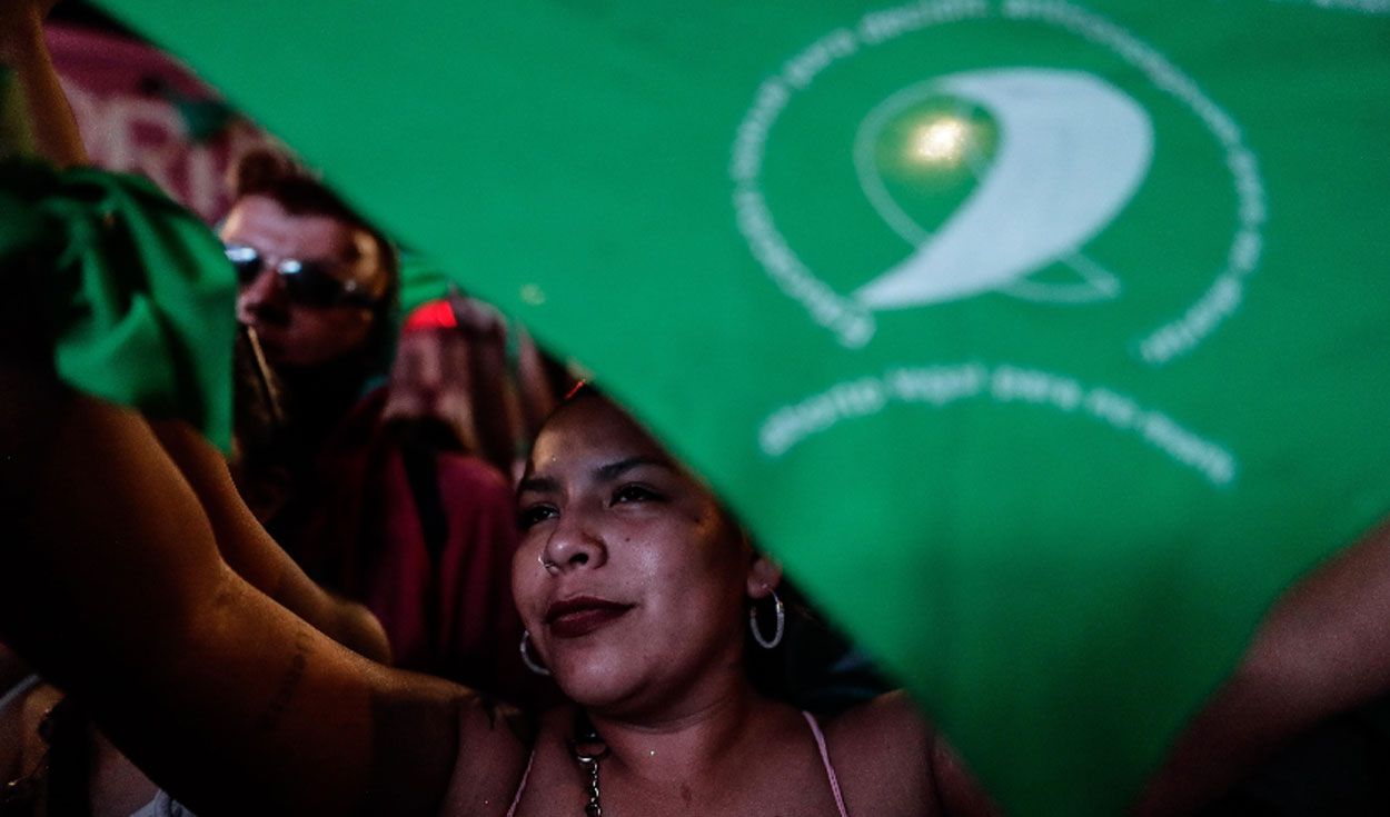 Women in Brazil travel for a safe, legal abortion. Photo: EFE