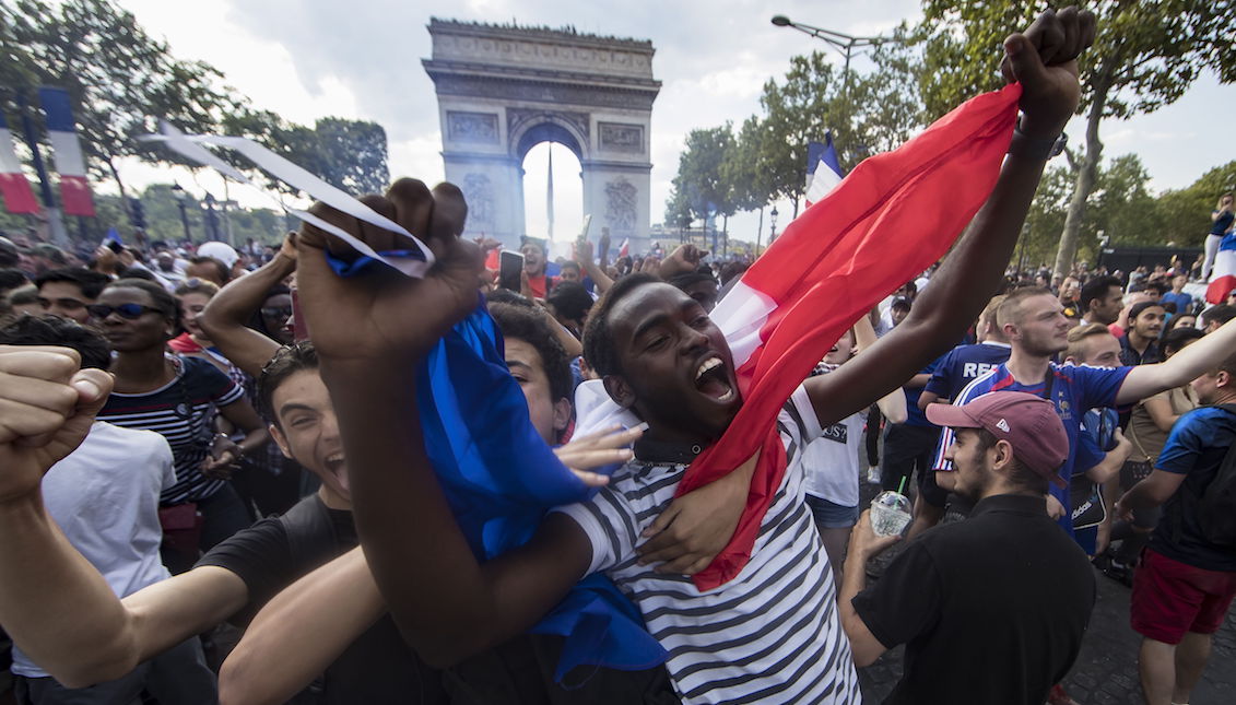 French supporters celebrate at the Arc de Triomphe after France won the 2018 World Cup during the 2018 FIFA final match between France and Croatia. EFE / EPA / IAN LANGSDON