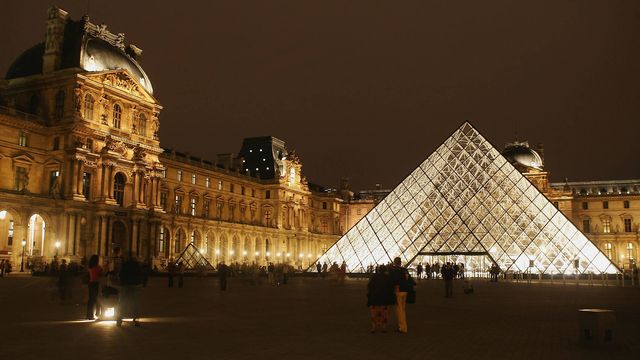 Museo del Louvre en París
