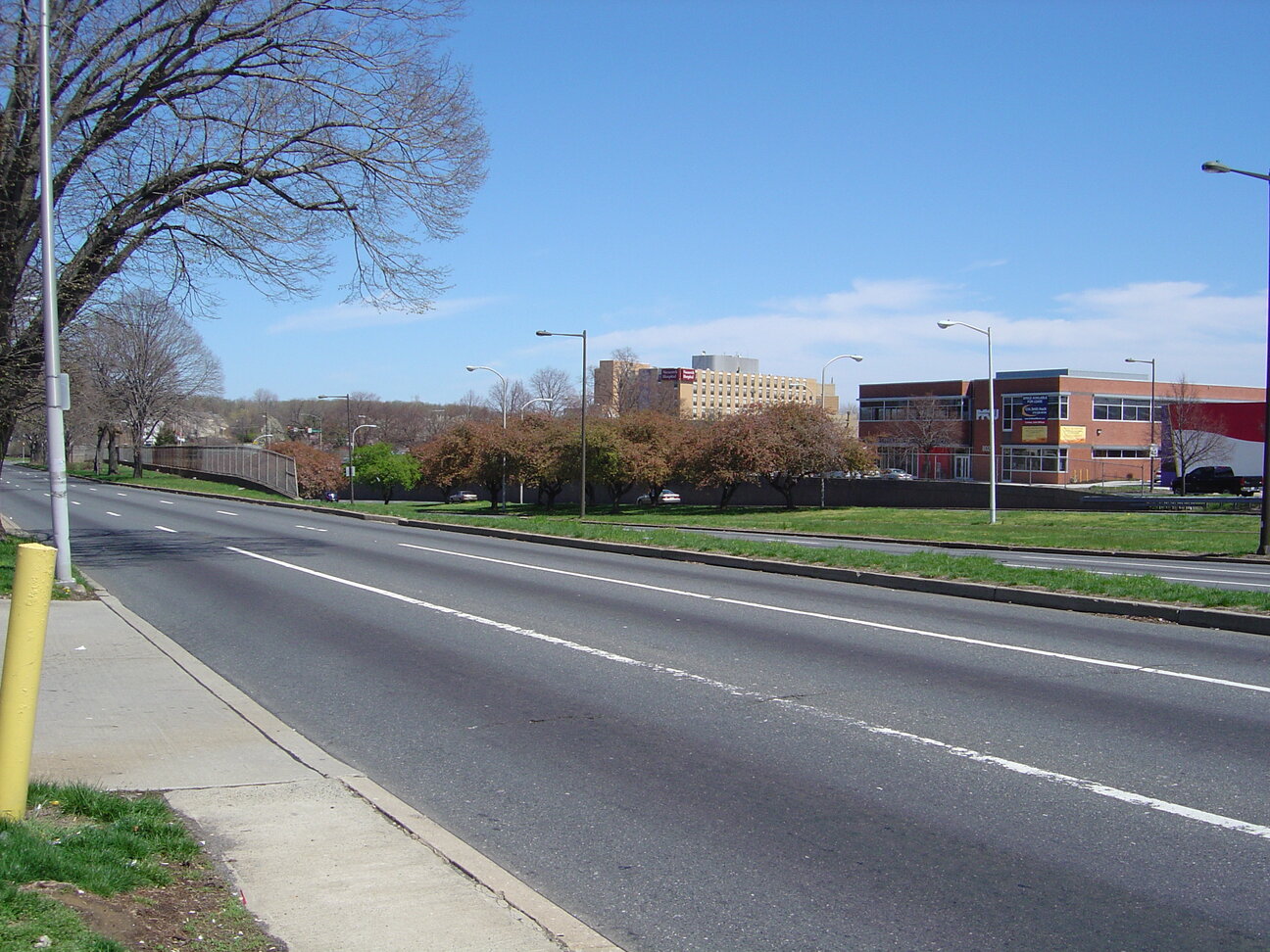 Roosevelt Boulevard at Rhawn Street, looking north toward Pennypack Circle. Photo from Wikimedia Commons.