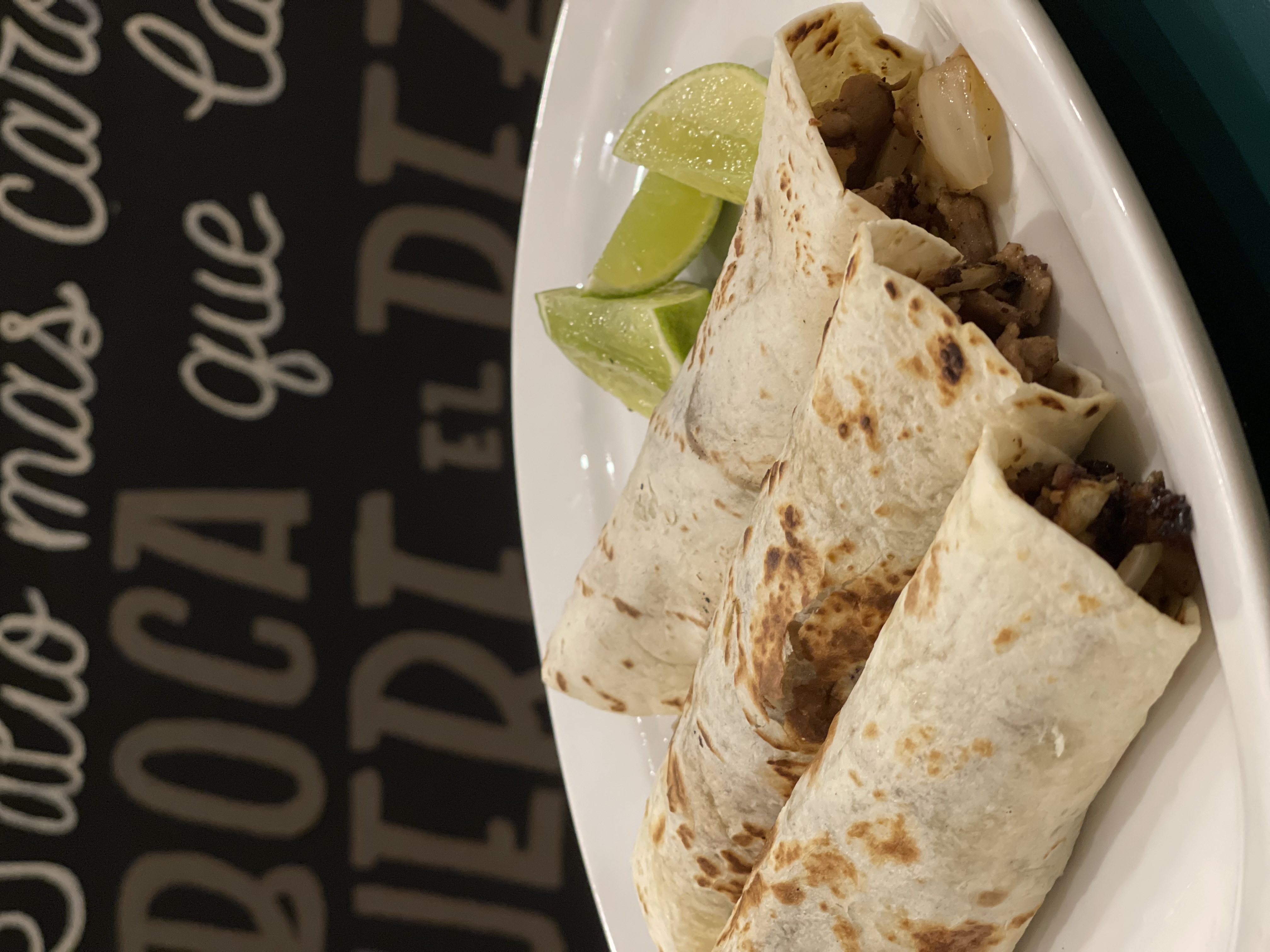 Arabskie tacos to jedno z bardziej popularnych dań w restauracji.  Zdjęcie dzięki uprzejmości La Ingraty. 